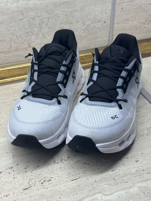 Кроссовки On running