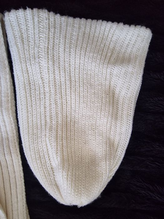 Шалове(Бенетон) и шапки, шорти Umbro