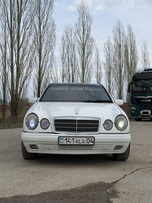 Mercedes Benz E240 W210