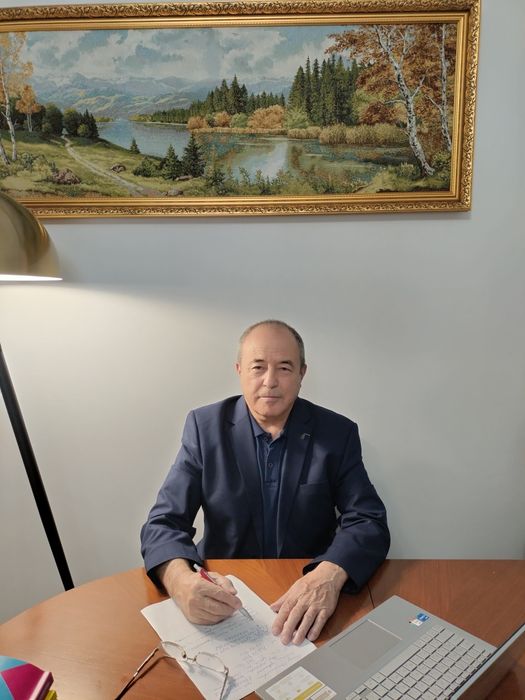 Опытный адвокат.