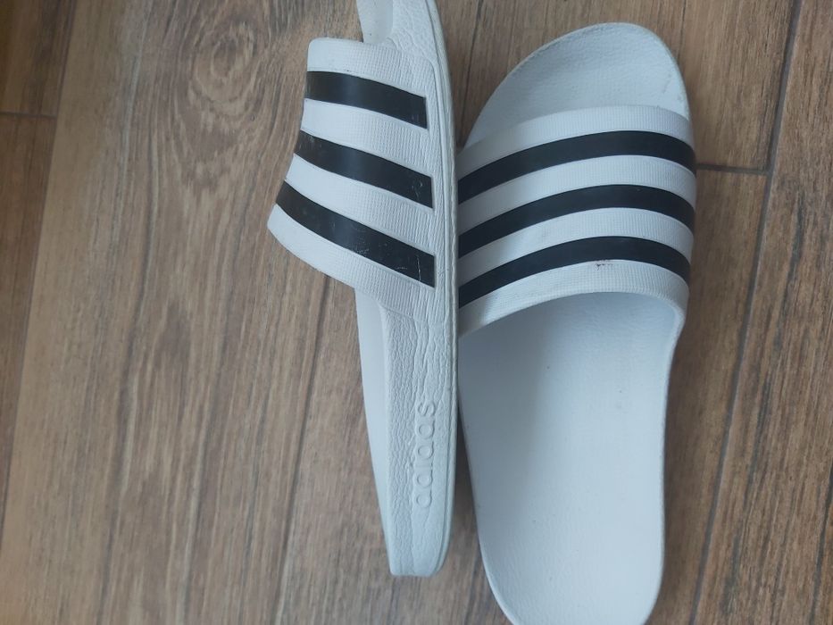 Slapi adidas, barbati.