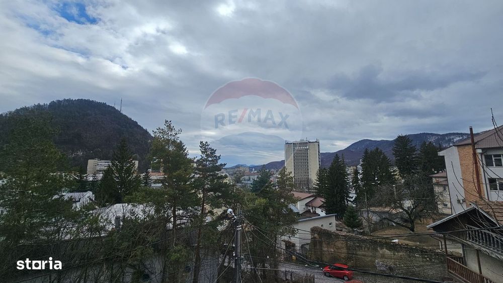Apartament cu 3 camere de vânzare în zona Central