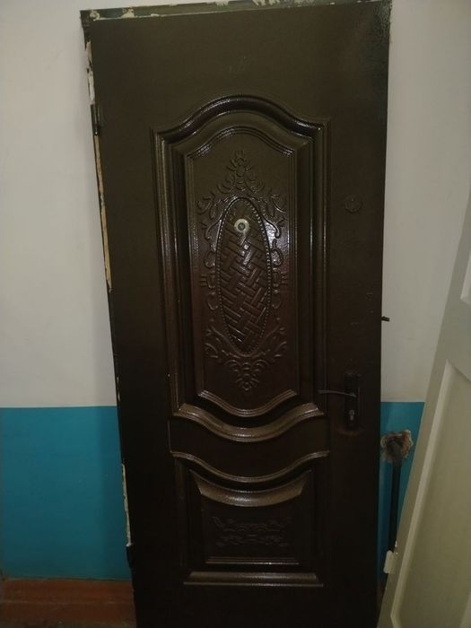 Дверь железный продаётся