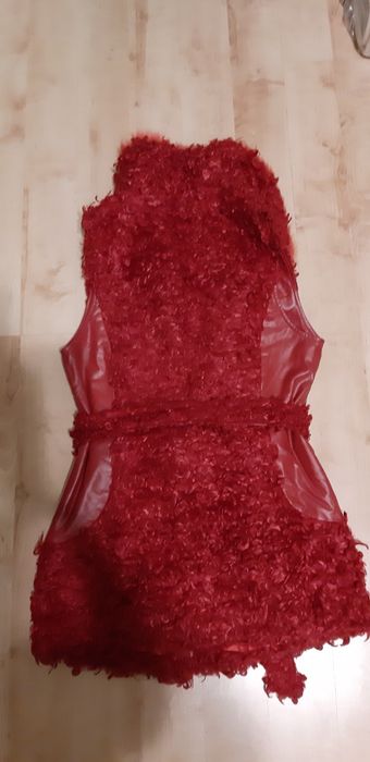 Червен елек за сезона