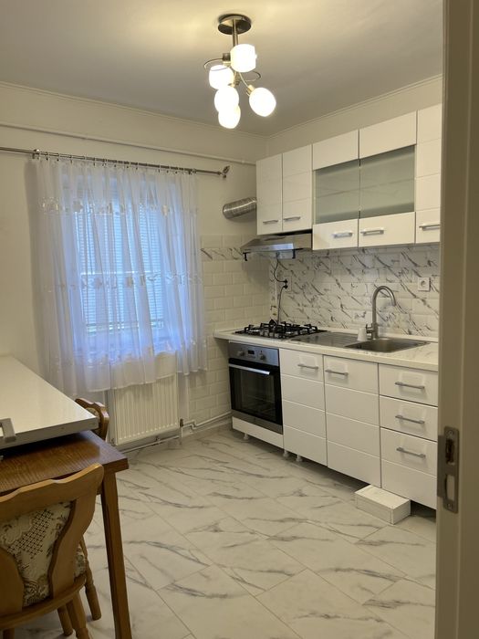 Inchiriez apartamen cu 1 camera decomandat