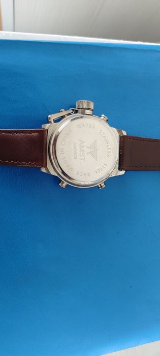 Продам часы amst
