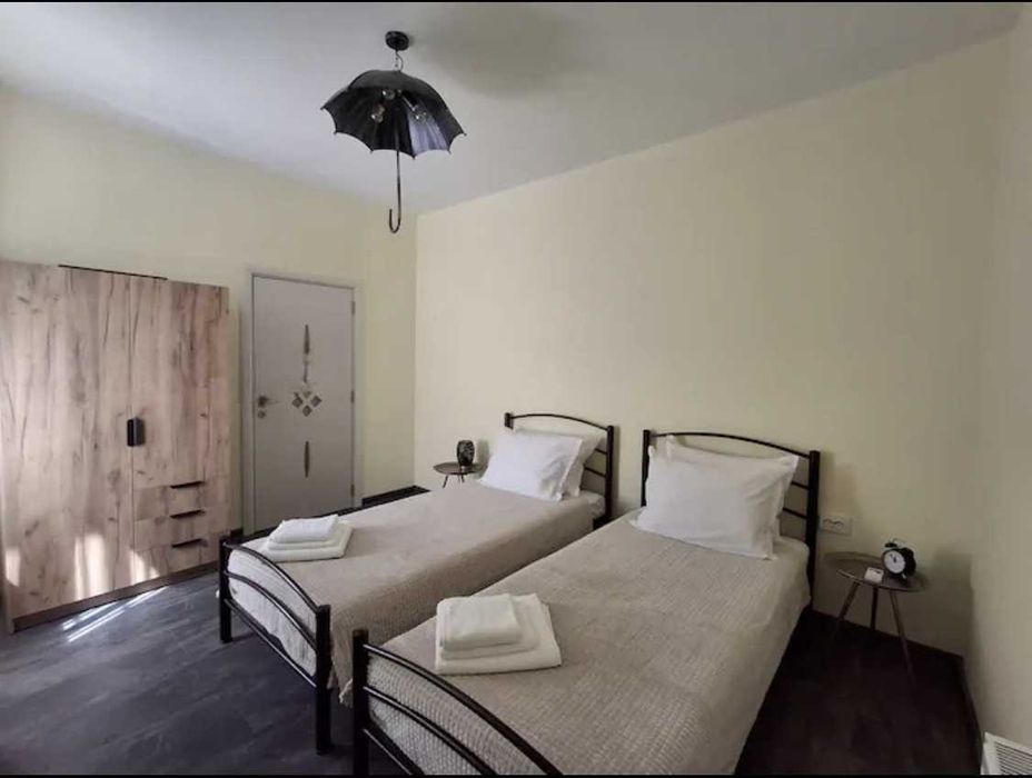 Дава се под наем Тристаен апартамент в София, Център - 89 кв.м за 797.64 € - Снимка #3