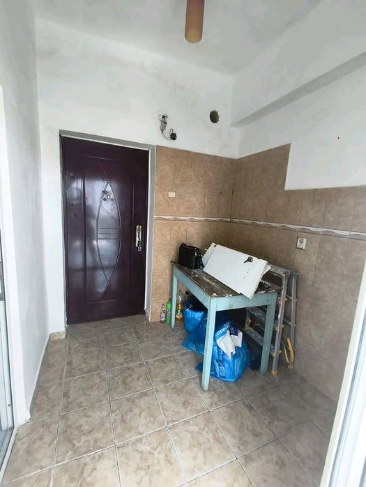 Garsoniera zona Zahana ( peste drum de Nicostil). Este liberă și se poate ocupa din prima zi.