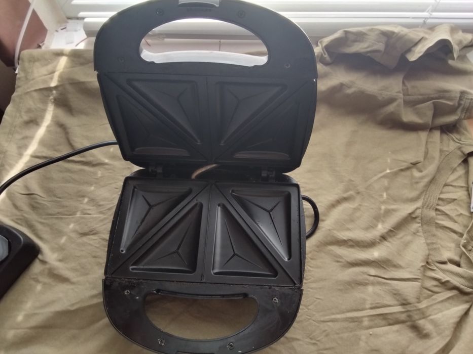 Домашна скара за сандвичи и за палачинки и гофрети