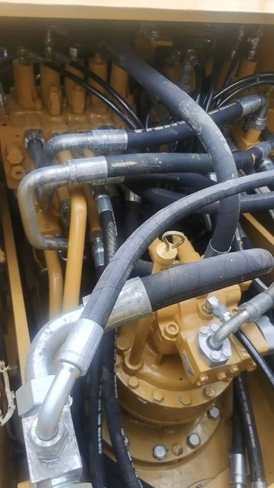 CAT 323D гусеничный