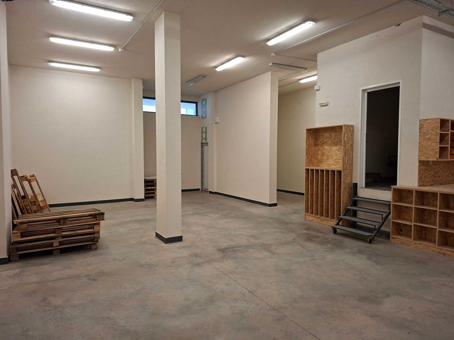 Отдава под наем склад в жк Младост 1А