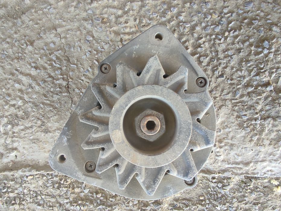 Генератор на Ford Scorpio 90А рабочем состояние.