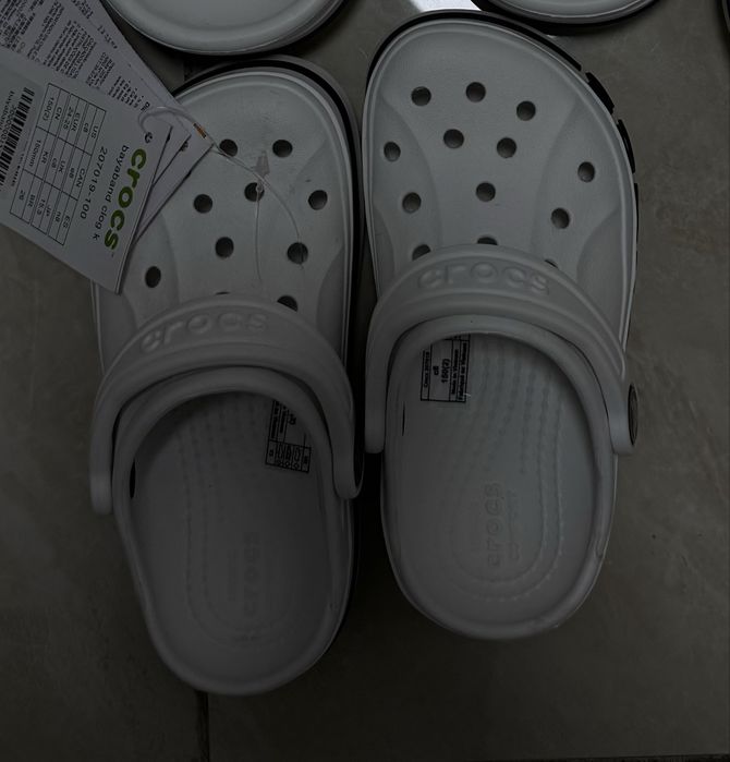 Продам новые детские Crocs, размер 24-25, нам оказались малы
