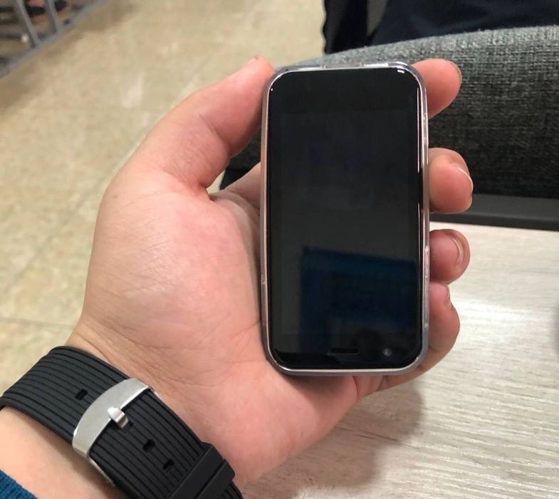 Telefon sotiladi 4 ga 16 hotira  kelishiladi