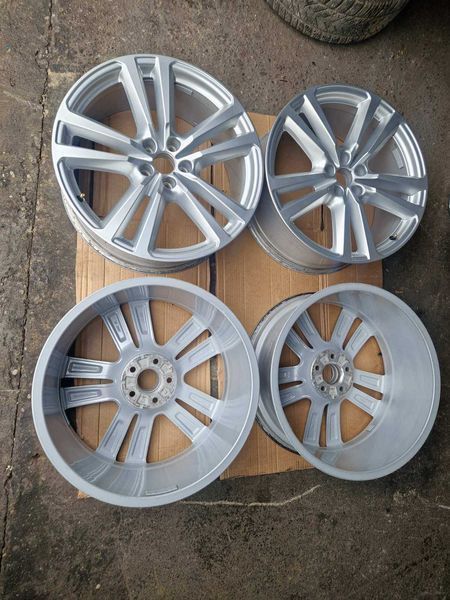 Audi Q7 R20
4M0 601 025 G
4 броя оригинални джанти