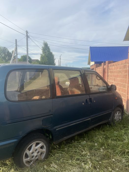 Продаю Nisan SERENA 1997