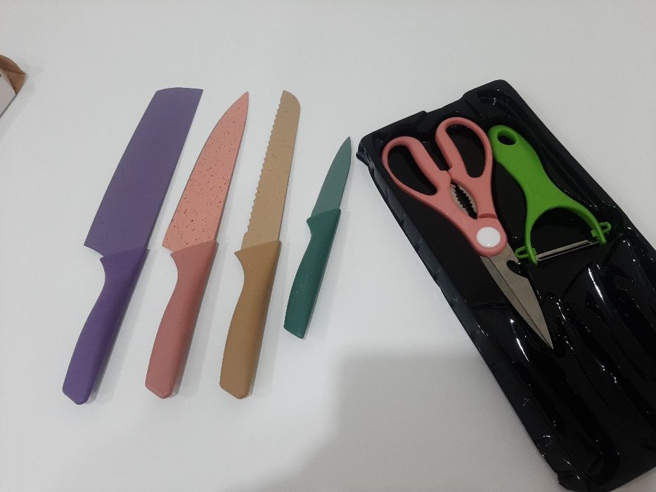 Продаю ножей в комплекте