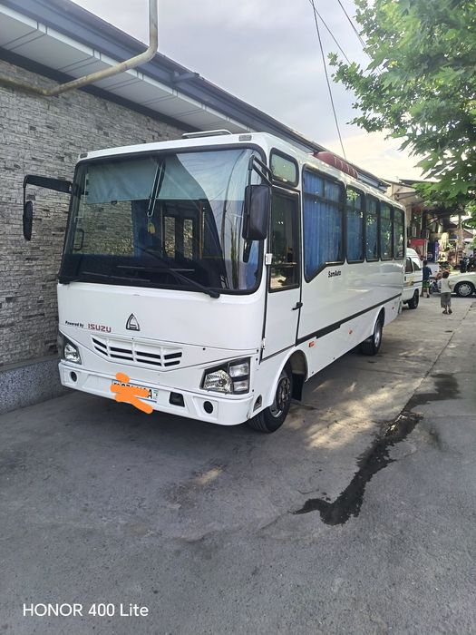 Avtobus isuzu hc40