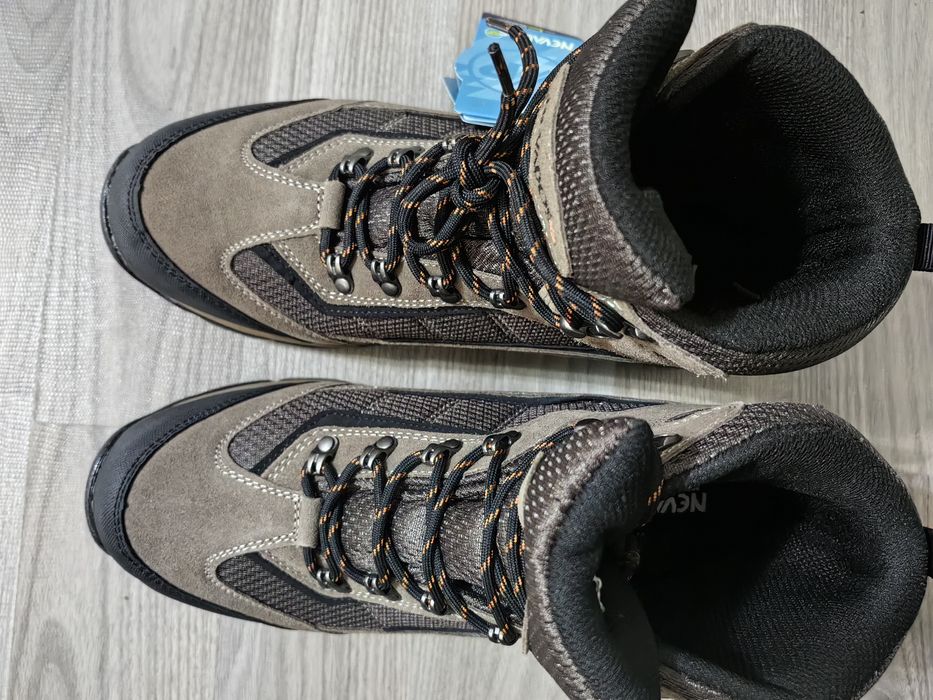 Трекинговые ботинки