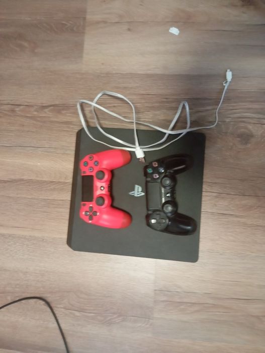 Playstation 4 slim