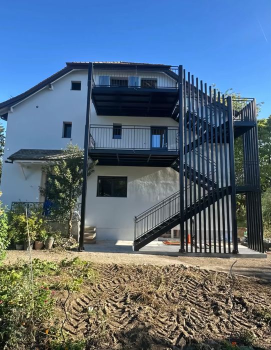 Scari metalice la comanda pentru exterior orice model