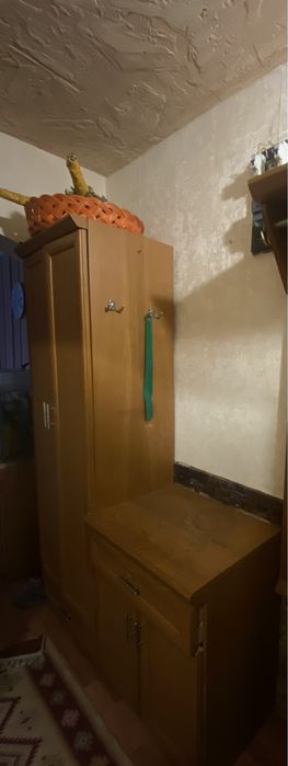 Шкаф-стенка и шкафы в прихожую