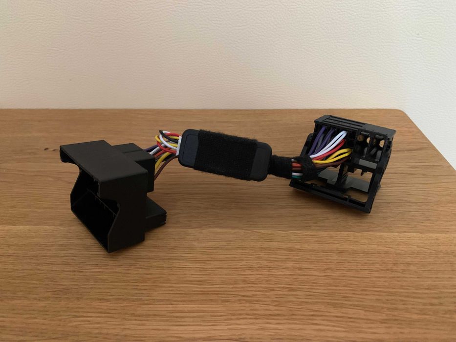 Adaptor comenzi volan cu 8 butoane Volkswagen pentru Radio RCD330