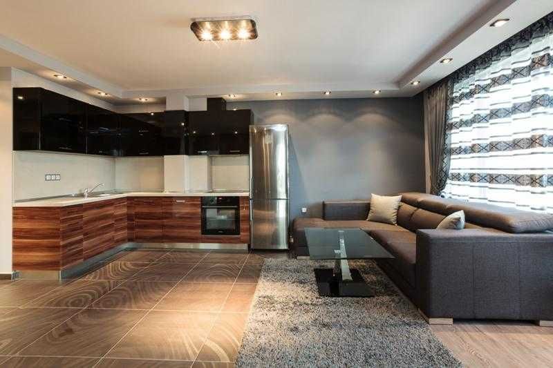 Дава се под наем Тристаен апартамент в Бургас, Център - 90 кв.м за 1020 € - Снимка #1