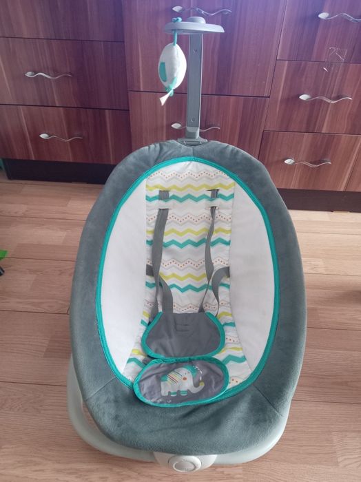 Шезлонг детски с музыкой и массажем