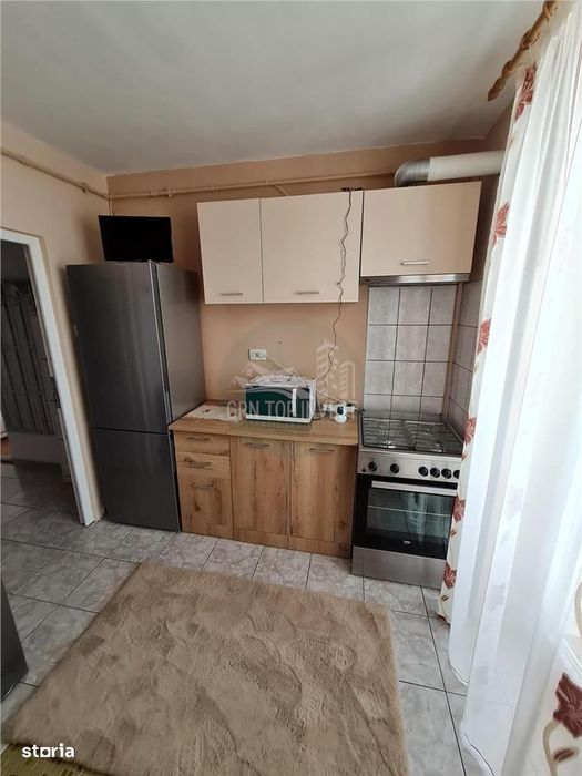 Garsoniera decomandata balcon pivnita zona Autogara Turnisor