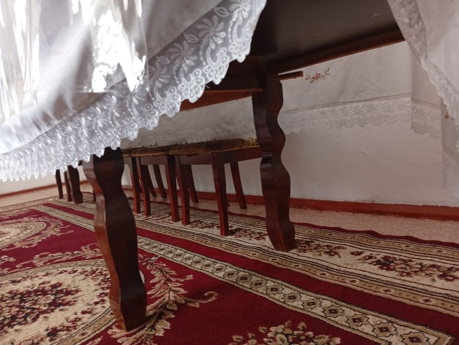 Стол сатылады ұсталған