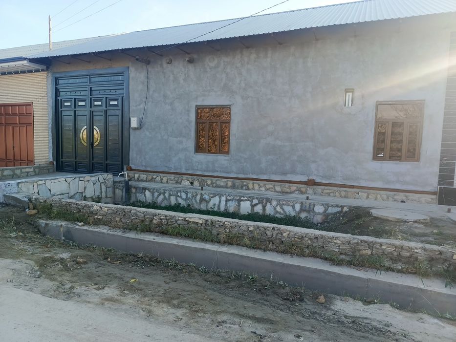 Hovli sotiladi 6 sotixli