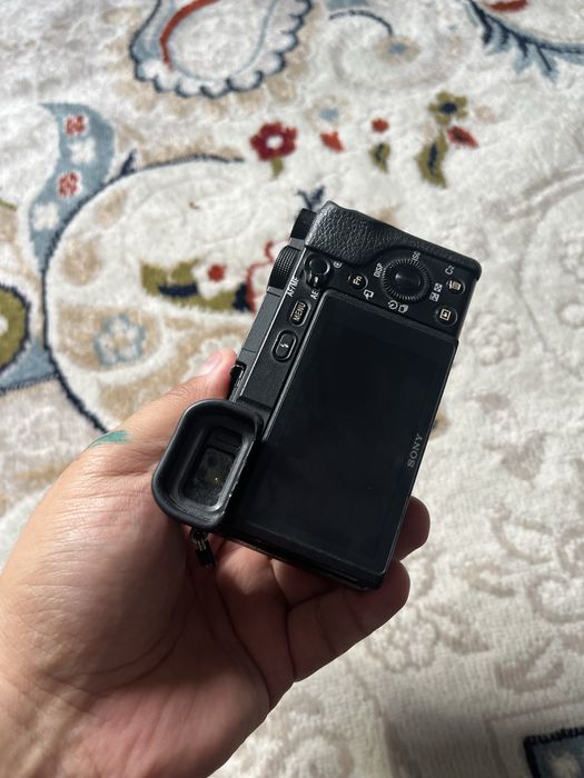 Продается Sony 6400