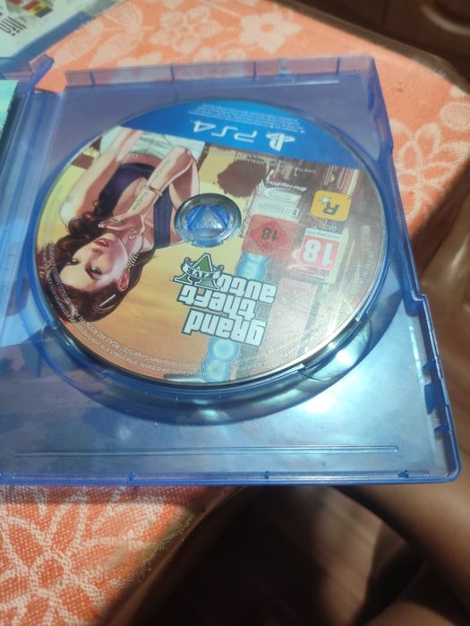 Комплект игр GTA V Premium + Horizon Complete Edition (PS4) продам
