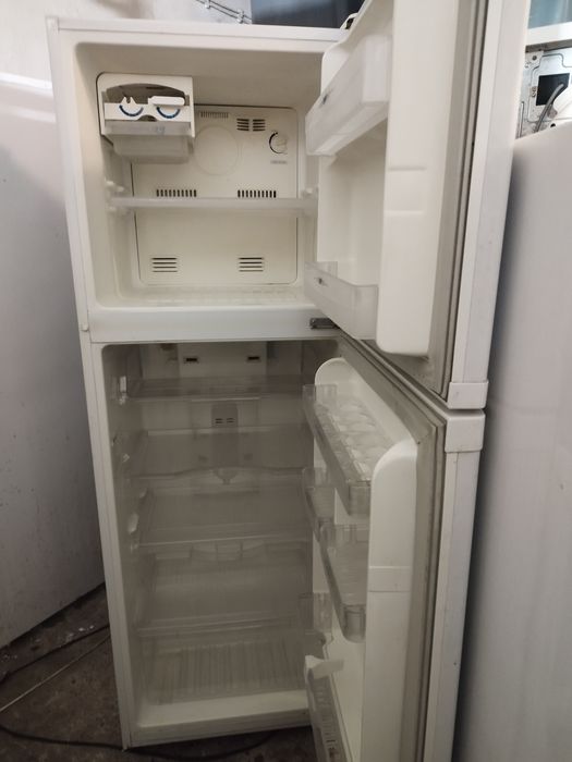 Хладилник с камера Samsung