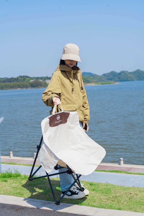 Столы и стулья для пикника и отдыха на природе.