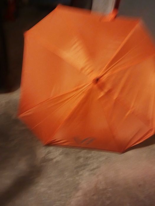 Продам зонтики новые