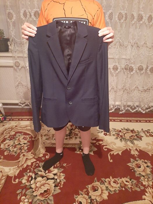 Продам школьный костюм в отличном состояний