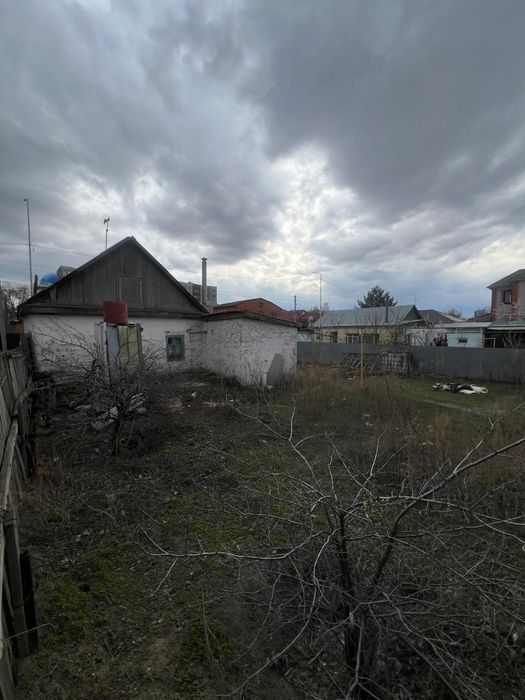 Сдам на долгиц срок Дом  8 мкр.