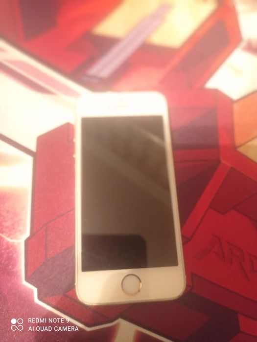 айфон 5s (дисплей сломан)