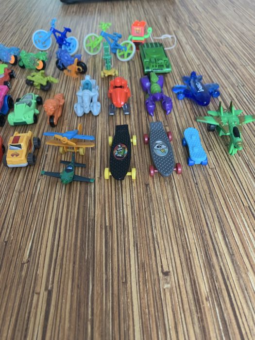 Киндер игрушки по 150 тг