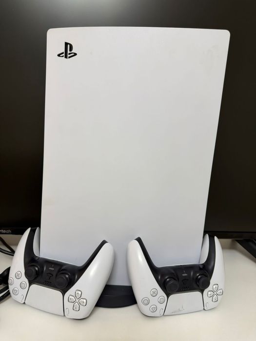 PS5 ideal holatda , 2ta pulti bilan orginal