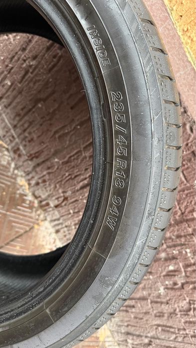 Комплект летних шин 235/45/18