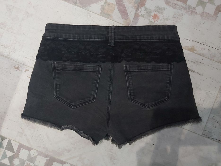 Дамски къси гащи с дантела