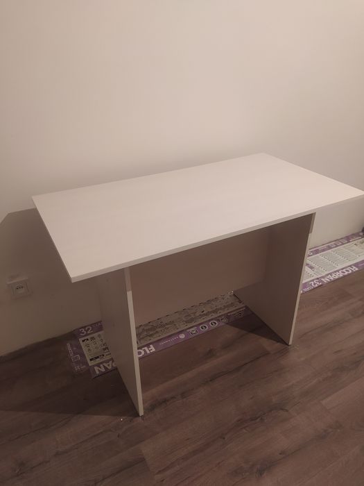 Стол ,          ,,