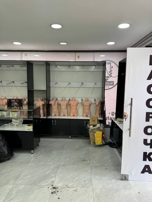 Мебель,шкафы  и прилавки для магазинов