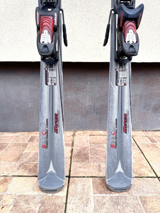 Schiuri ATOMIC BetaCarv Carbon – 170 cm
