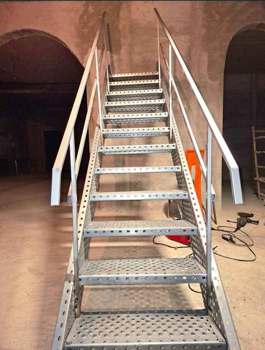 Vând scari zincate exterioare și interioare galvanizate cel mai bun pr