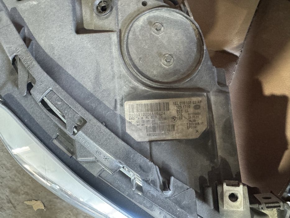 фарове бмв ф10 ф11 ксенон ЛЯВ ВОЛАН