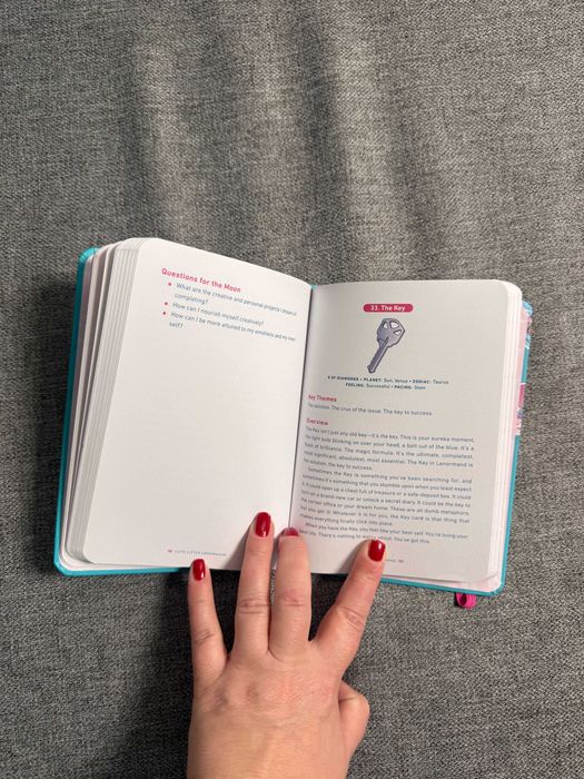 Cute Little Lenormand – книга и тесте карти